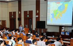 그림입니다.
						원본 그림의 이름: 극우산사태 공청회.jpg
						원본 그림의 크기: 가로 430pixel, 세로 307pixel
						사진 찍은 날짜: 2017년 07월 25일 오후 10:24
						프로그램 이름 : Windows Photo Editor 10.0.10011.16384
						색 대표 : sRGB
